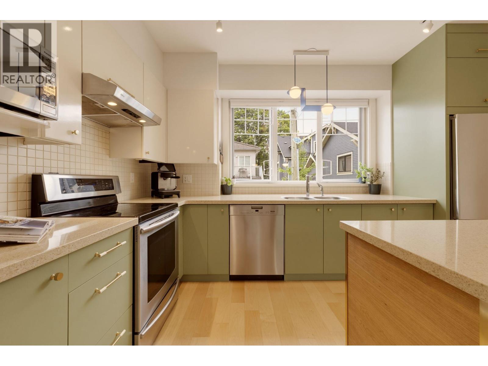 3882 WELWYN STREET, Vancouver — photo 6