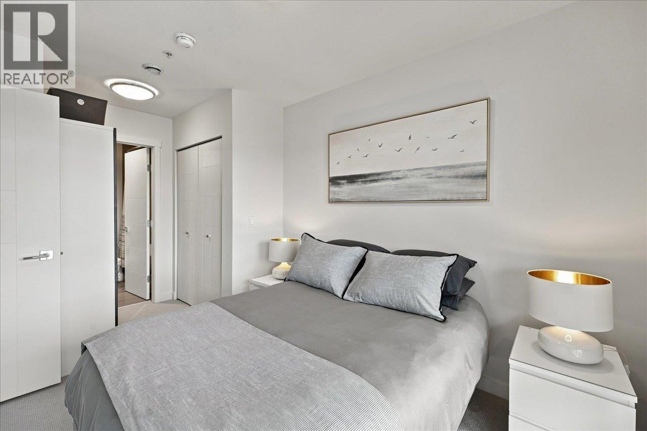 601 707 COMO LAKE AVENUE, Coquitlam