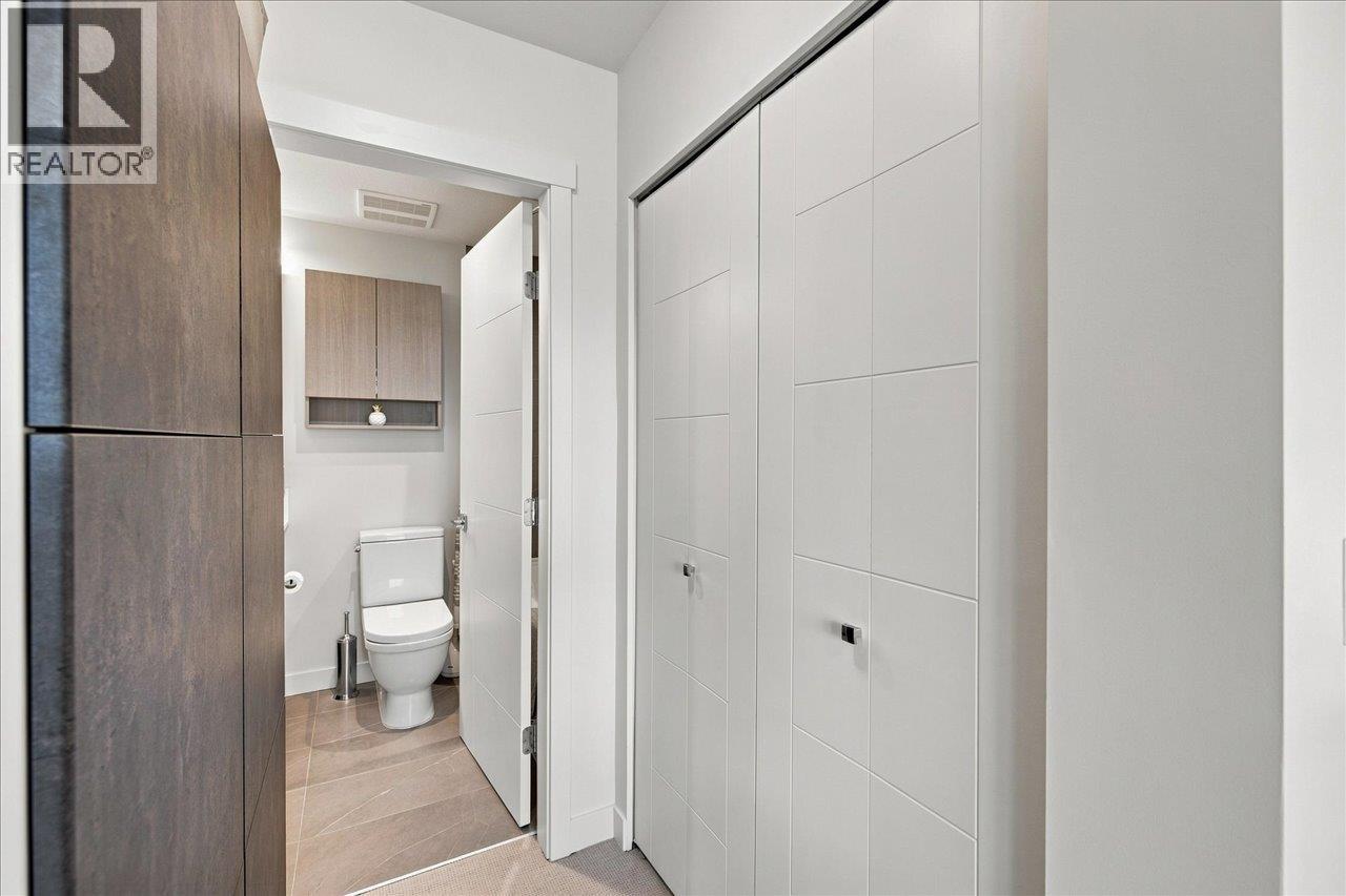 601 707 COMO LAKE AVENUE, Coquitlam