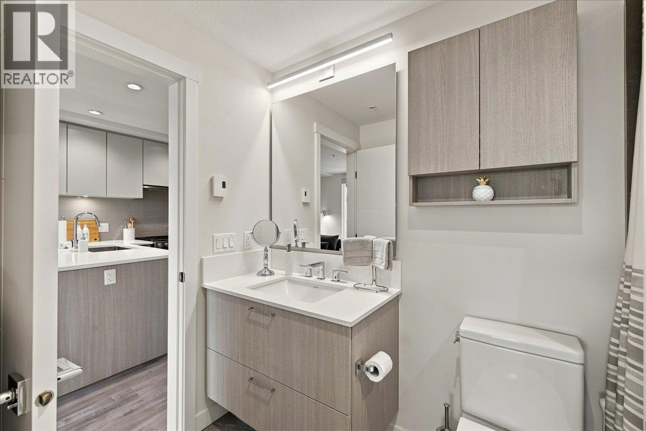 601 707 COMO LAKE AVENUE, Coquitlam