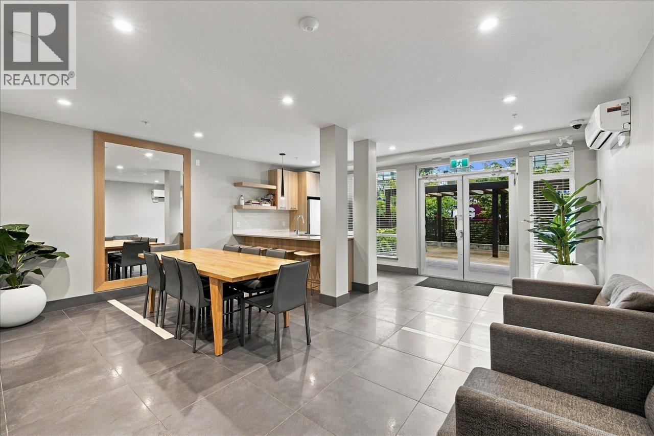 601 707 COMO LAKE AVENUE, Coquitlam