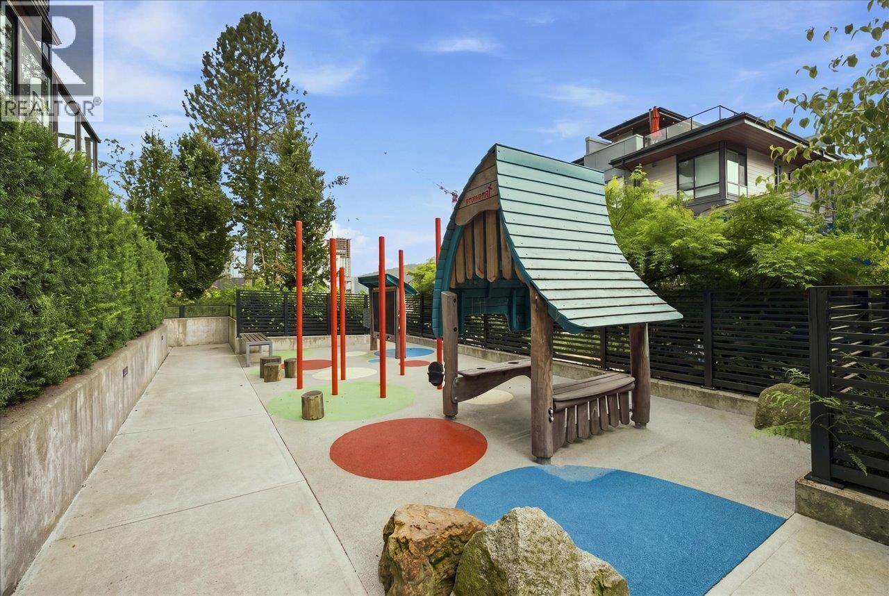601 707 COMO LAKE AVENUE, Coquitlam