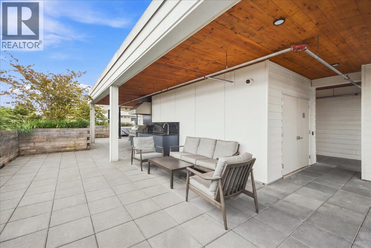 601 707 COMO LAKE AVENUE, Coquitlam