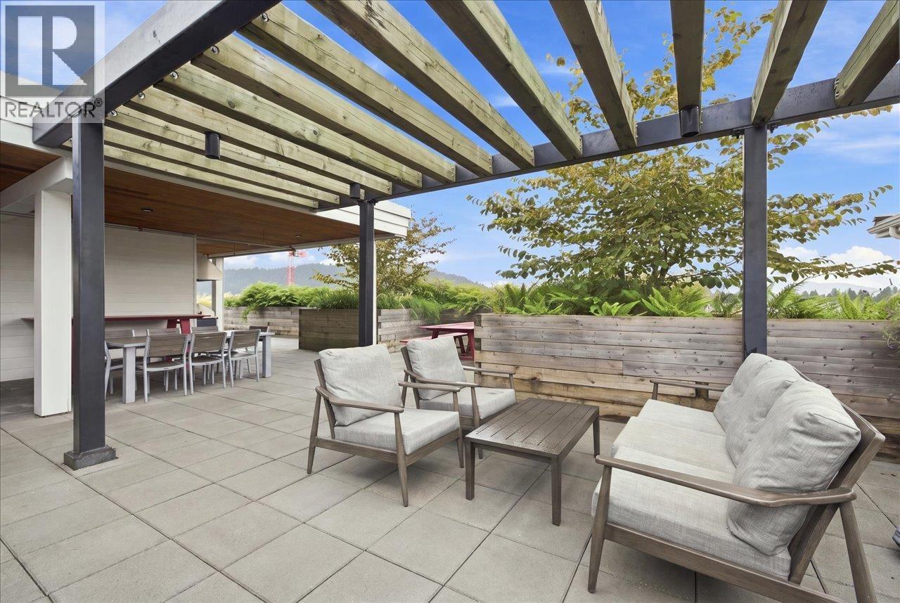 601 707 COMO LAKE AVENUE, Coquitlam