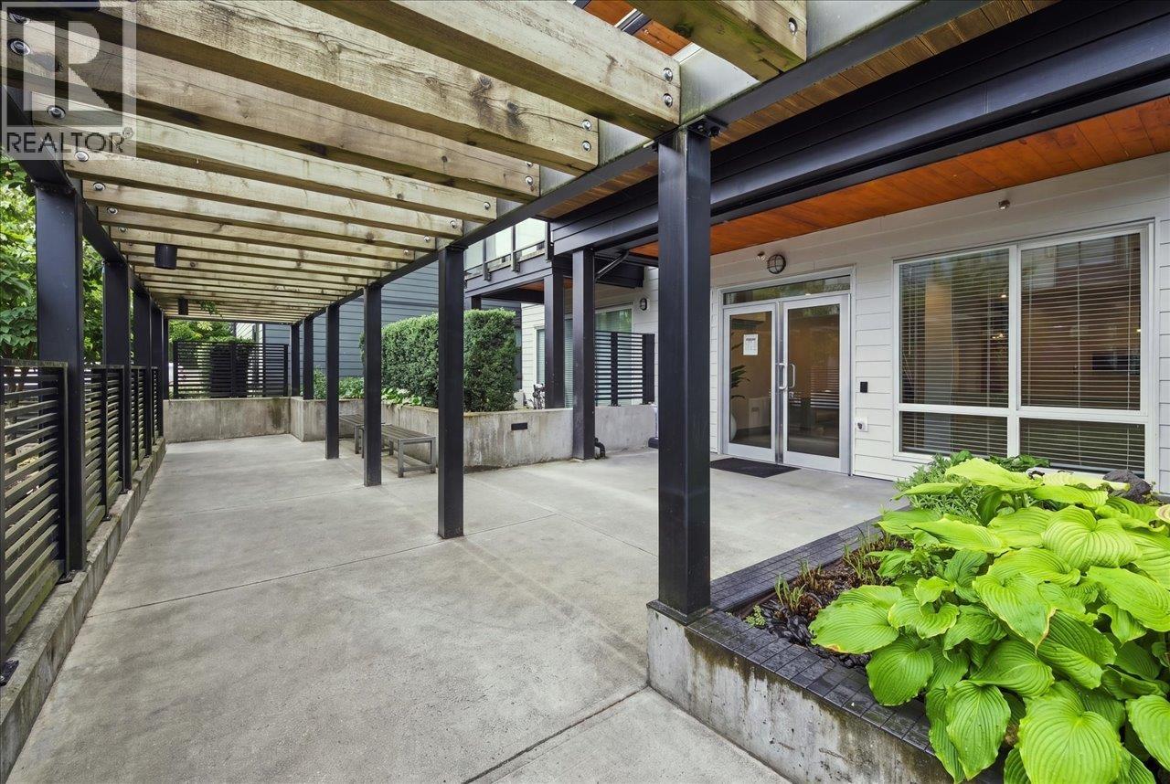 601 707 COMO LAKE AVENUE, Coquitlam
