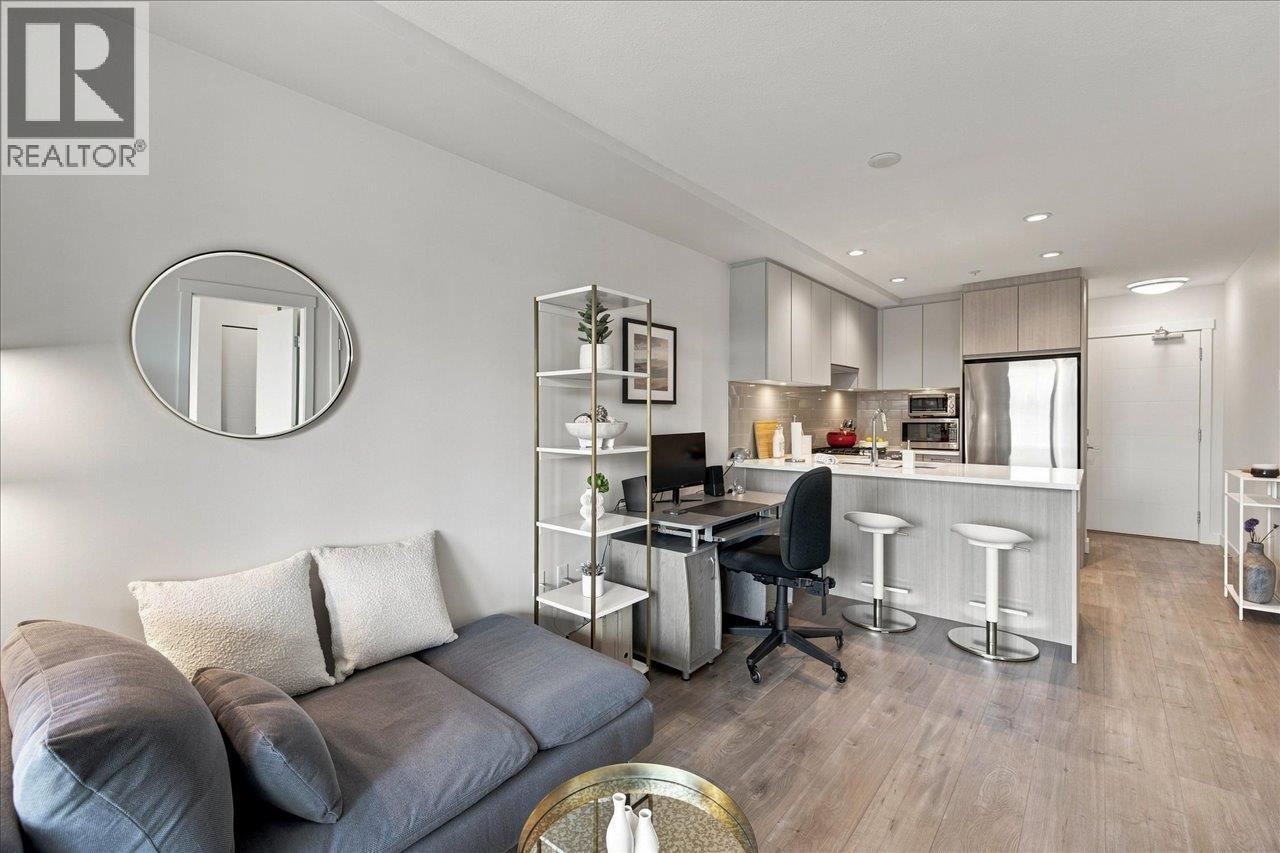601 707 COMO LAKE AVENUE, Coquitlam