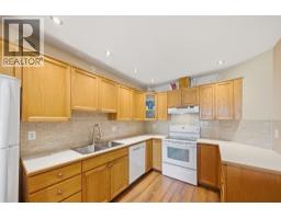 304 48 Richmond Street, New Westminster, BC V3L5P4 Photo 13