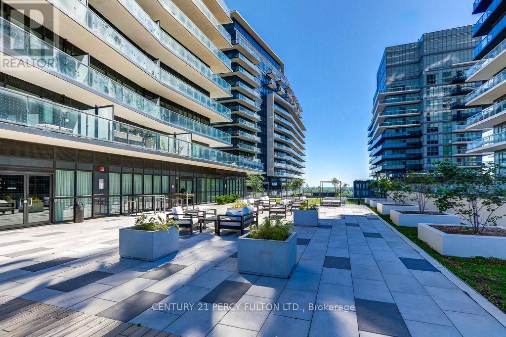 #1110 38 ANNIE CRAIG DRIVE - 22