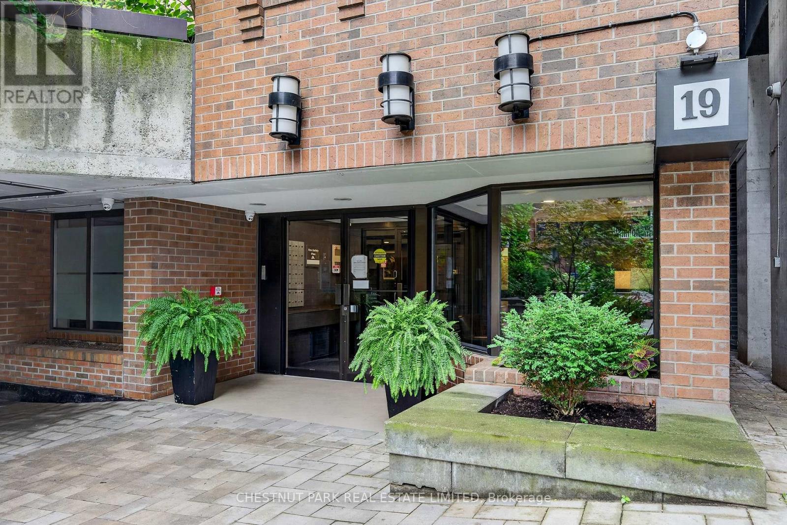 #604 19 DUNDONALD STREET - Image 32