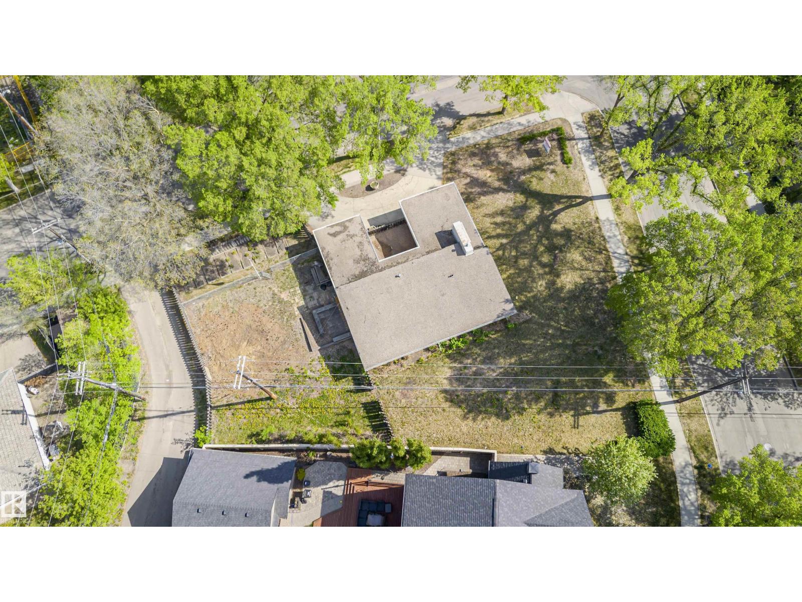 9788 146 St NW photo 2 — MLS® E4507588