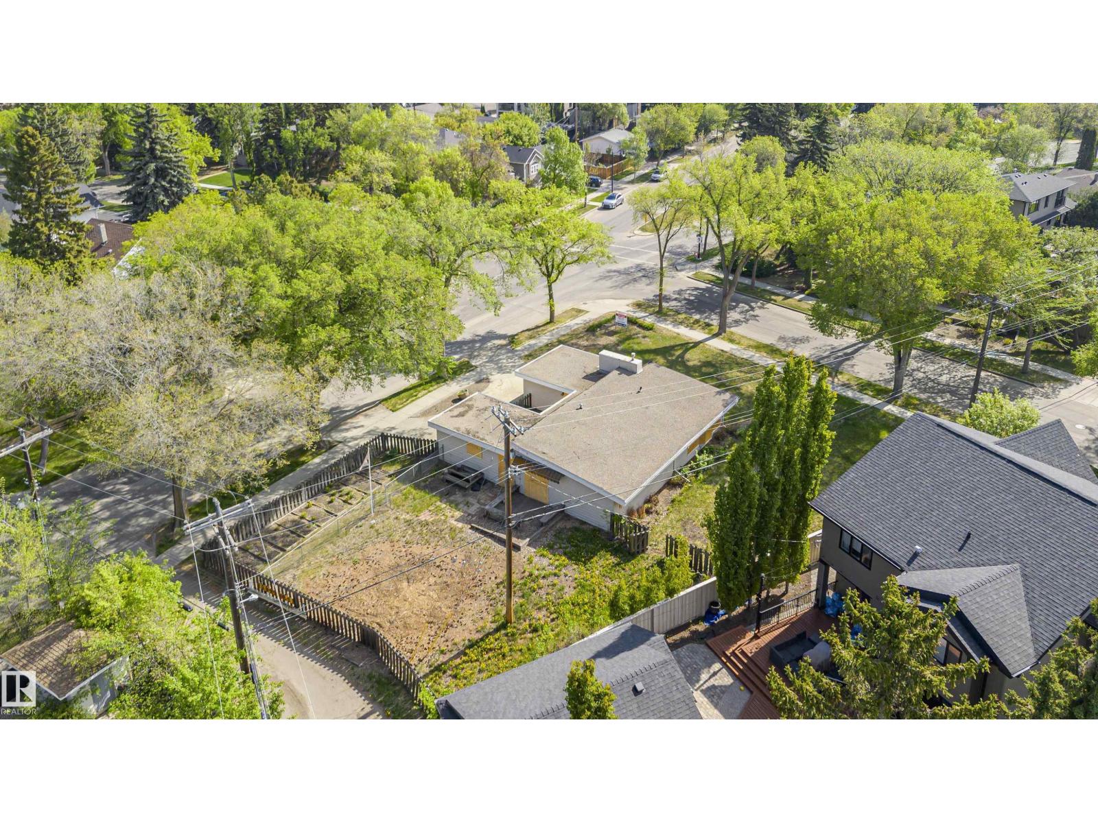 9788 146 St NW photo 3 — MLS® E4507588