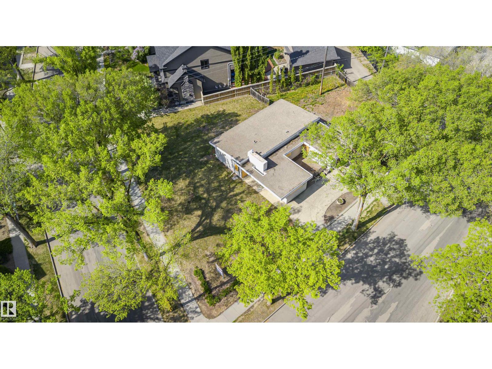 9788 146 St NW photo 5 — MLS® E4507588