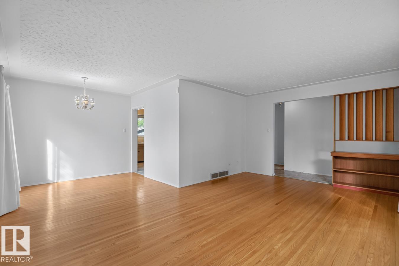 12424 77 ST NW - 10