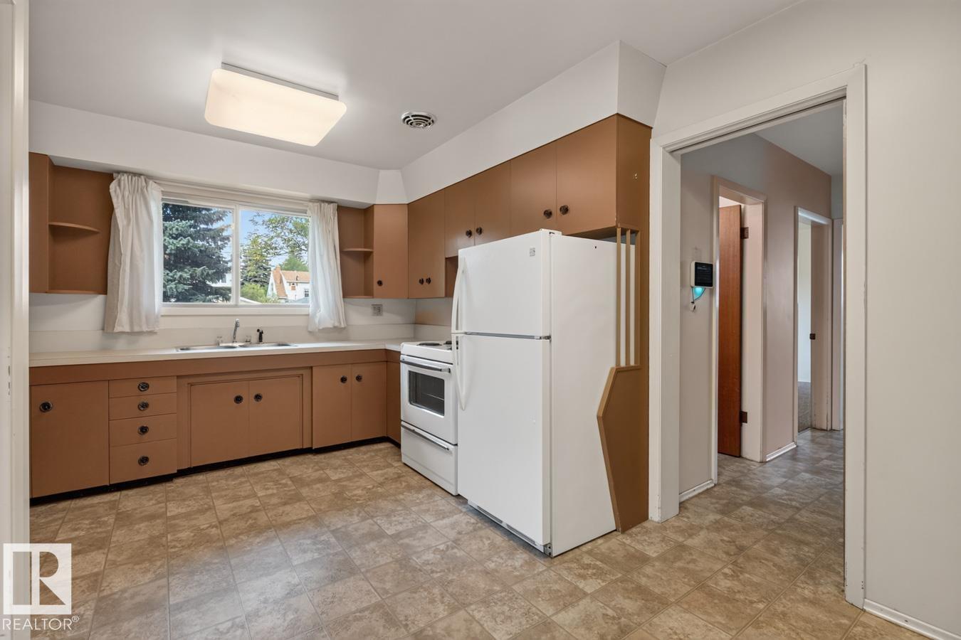 12424 77 ST NW - 11