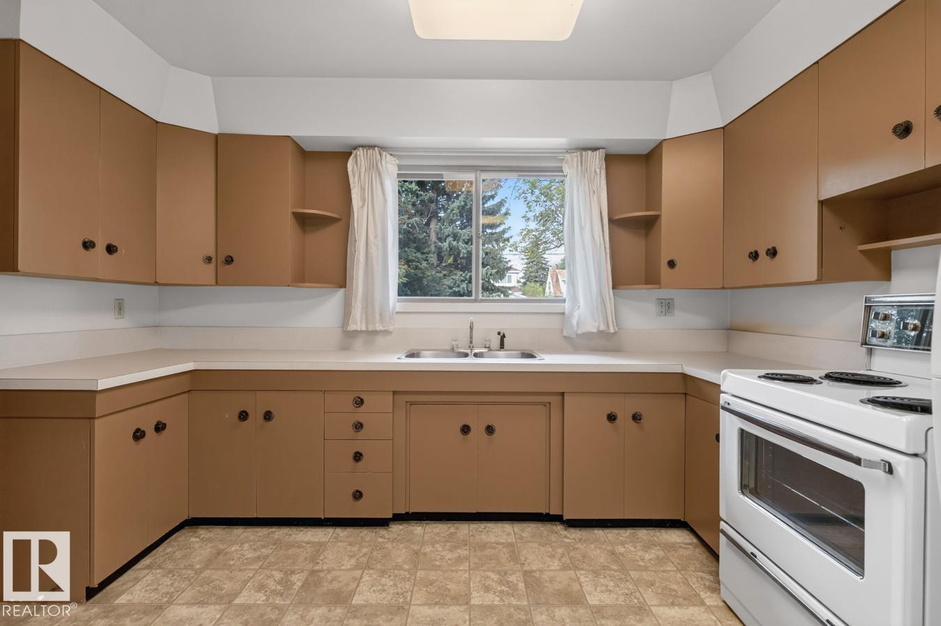 12424 77 ST NW - 12