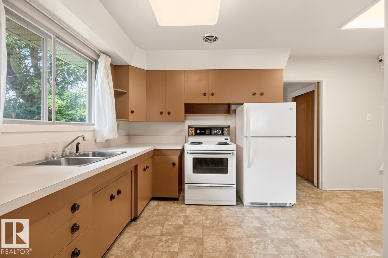 12424 77 ST NW - 14