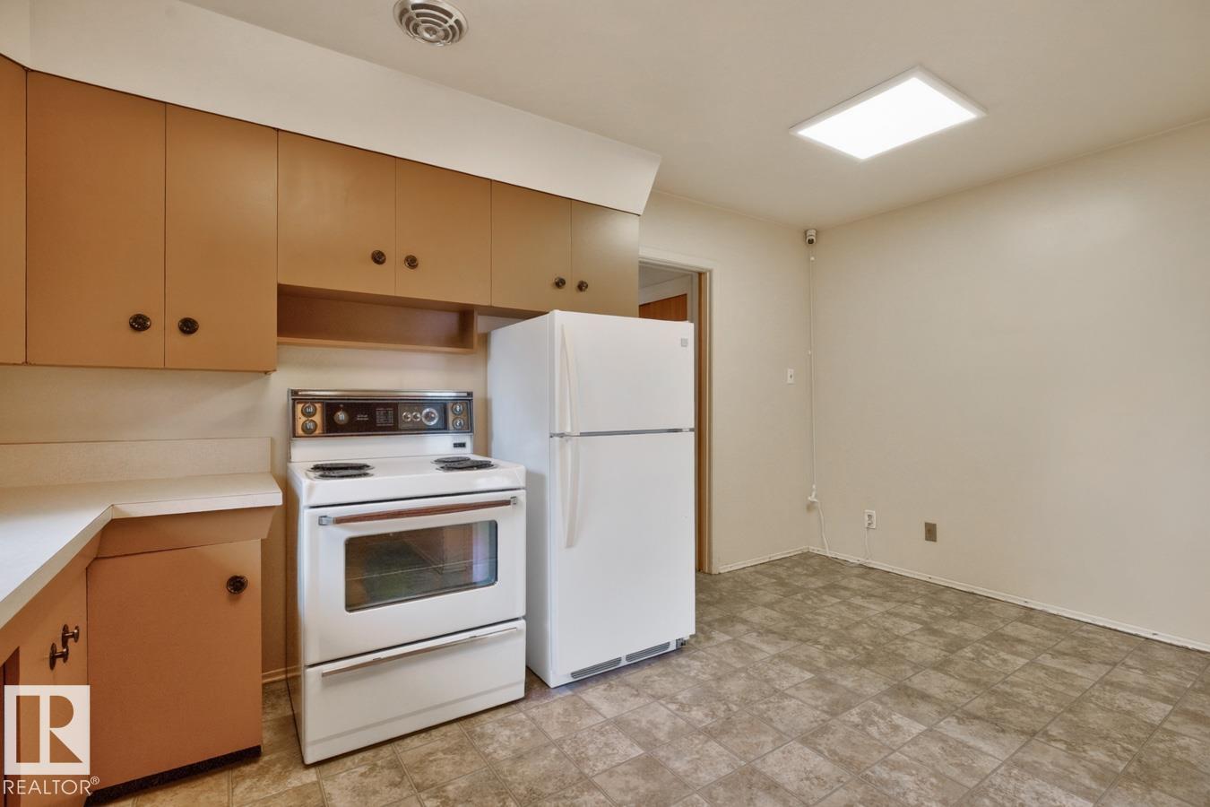 12424 77 ST NW - 15