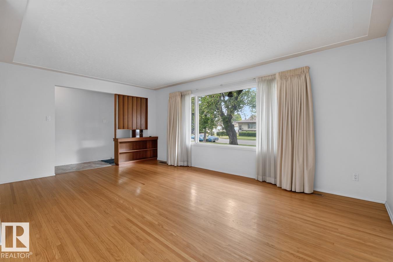 12424 77 ST NW - 9
