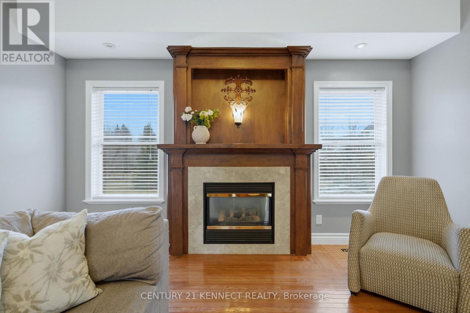 6 LAING COURT - 18