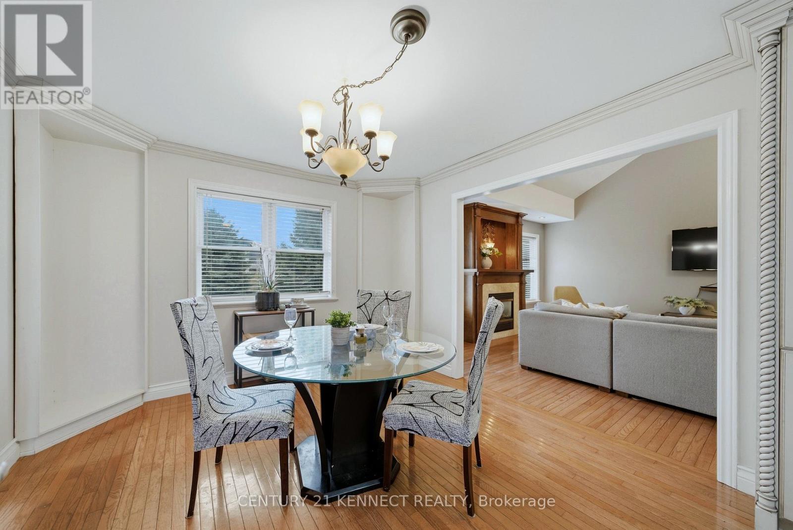 6 LAING COURT - 23