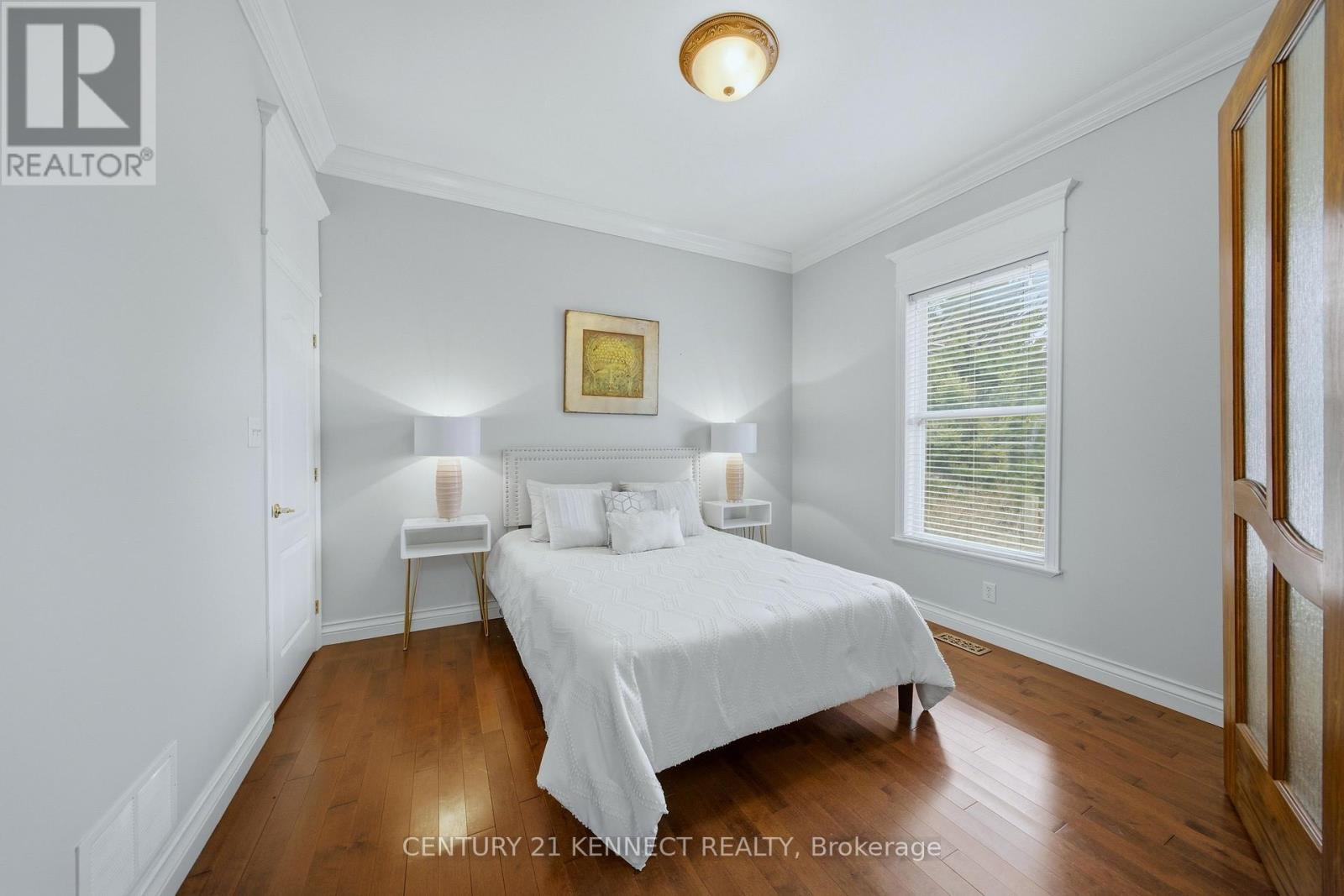 6 LAING COURT - 25
