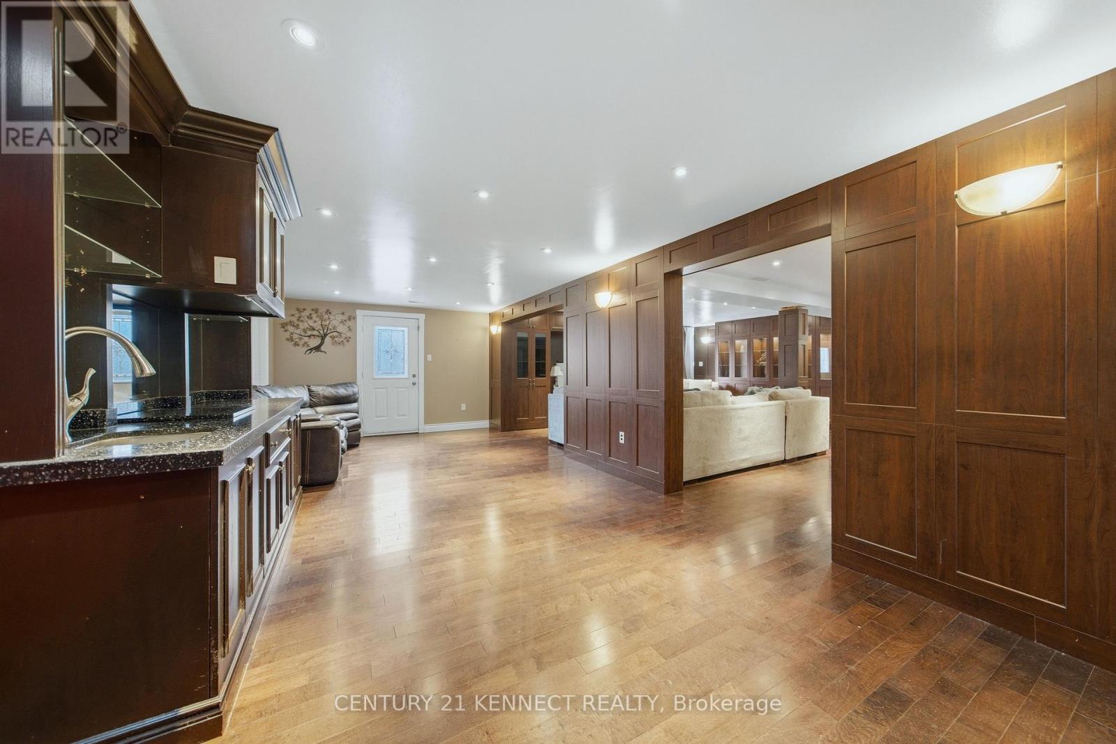 6 LAING COURT - 37