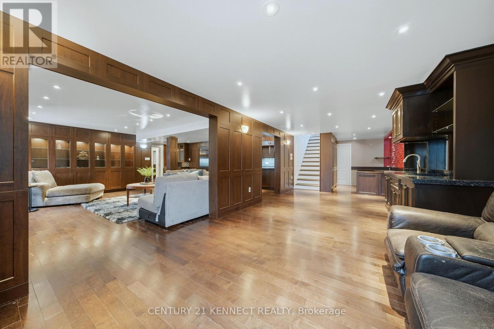 6 LAING COURT - 38
