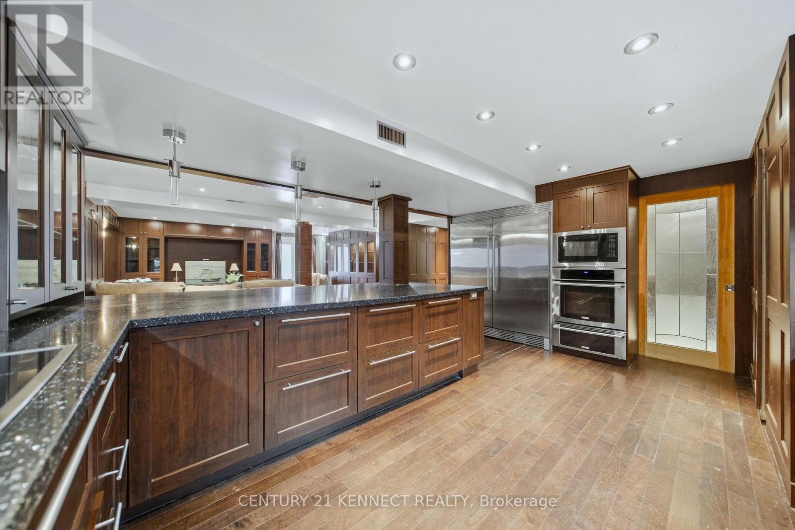 6 LAING COURT - 42
