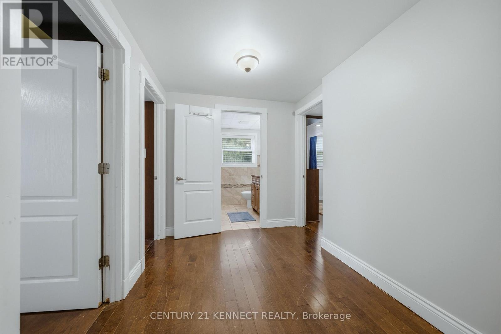 6 LAING COURT - 44