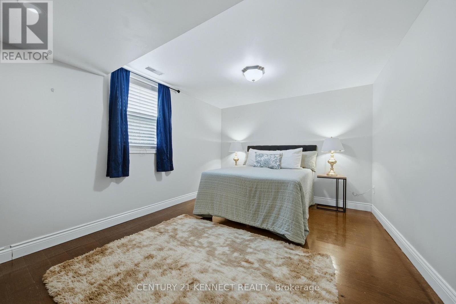 6 LAING COURT - 45