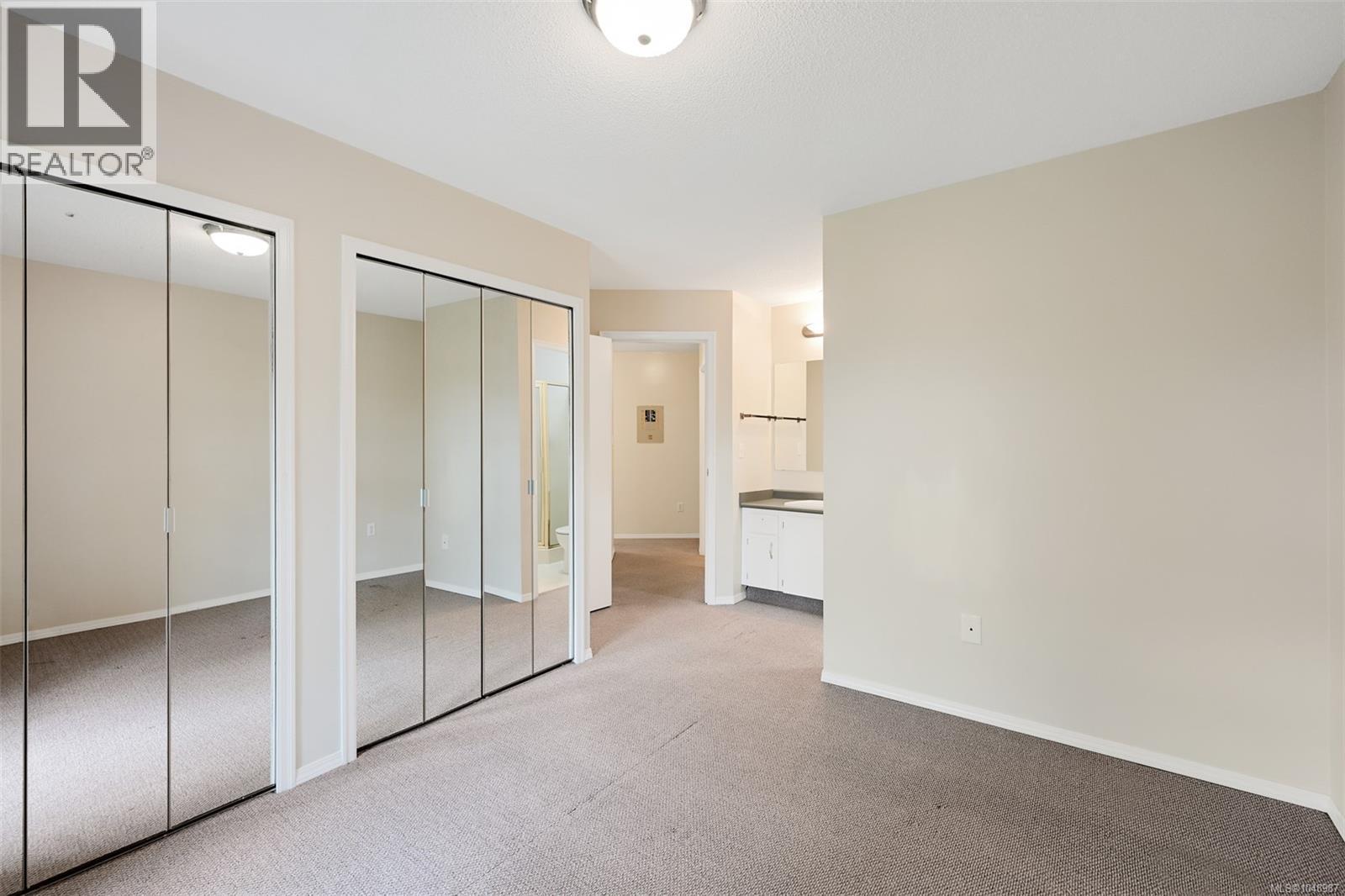 #201 4030 Quadra St - 21