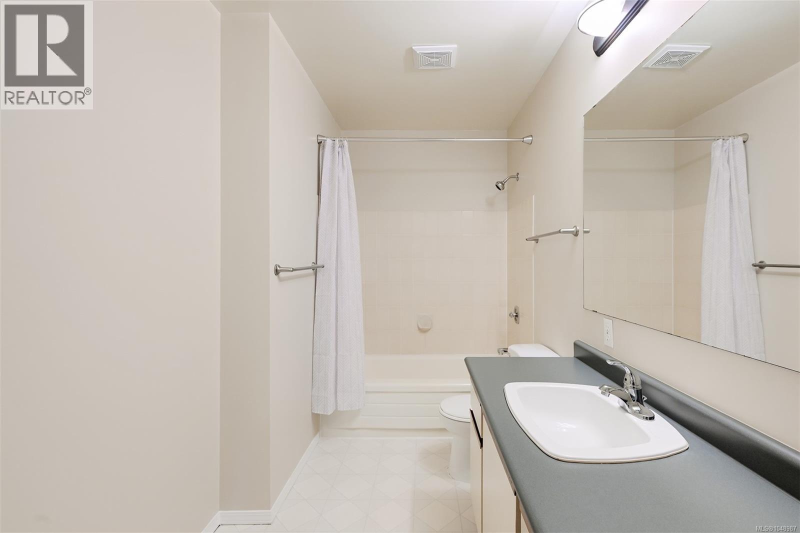 201 4030 Quadra Street, Saanich