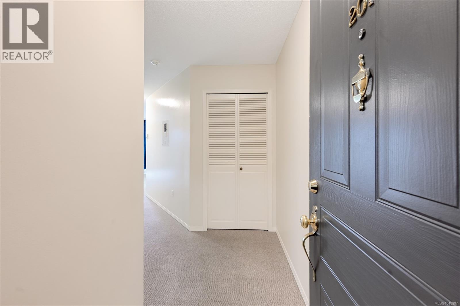 201 4030 Quadra Street, Saanich