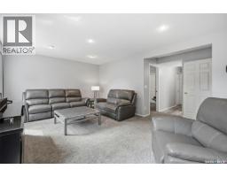 Living room - 174 Hinitt Place, Saskatoon, SK S7N4M6 Photo 13