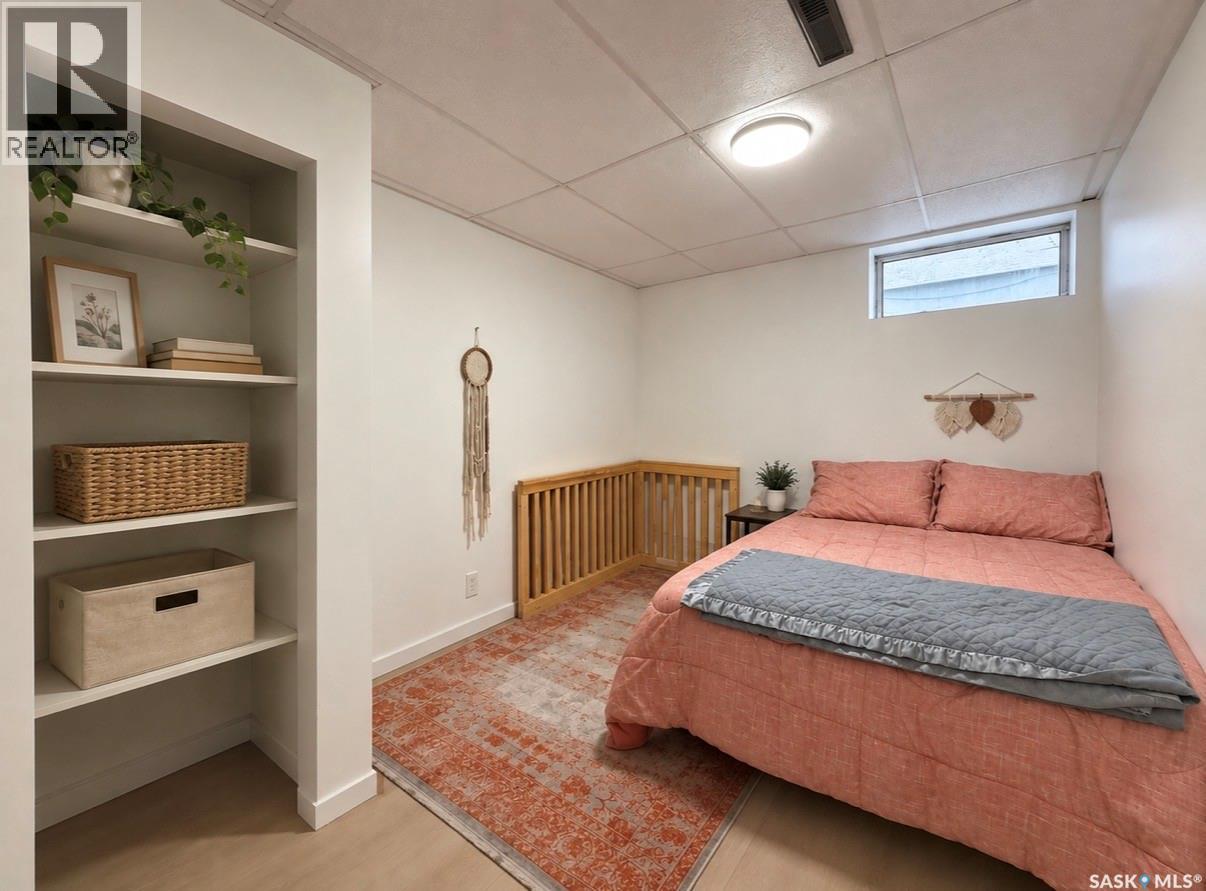 270 Conlin DRIVE - 24