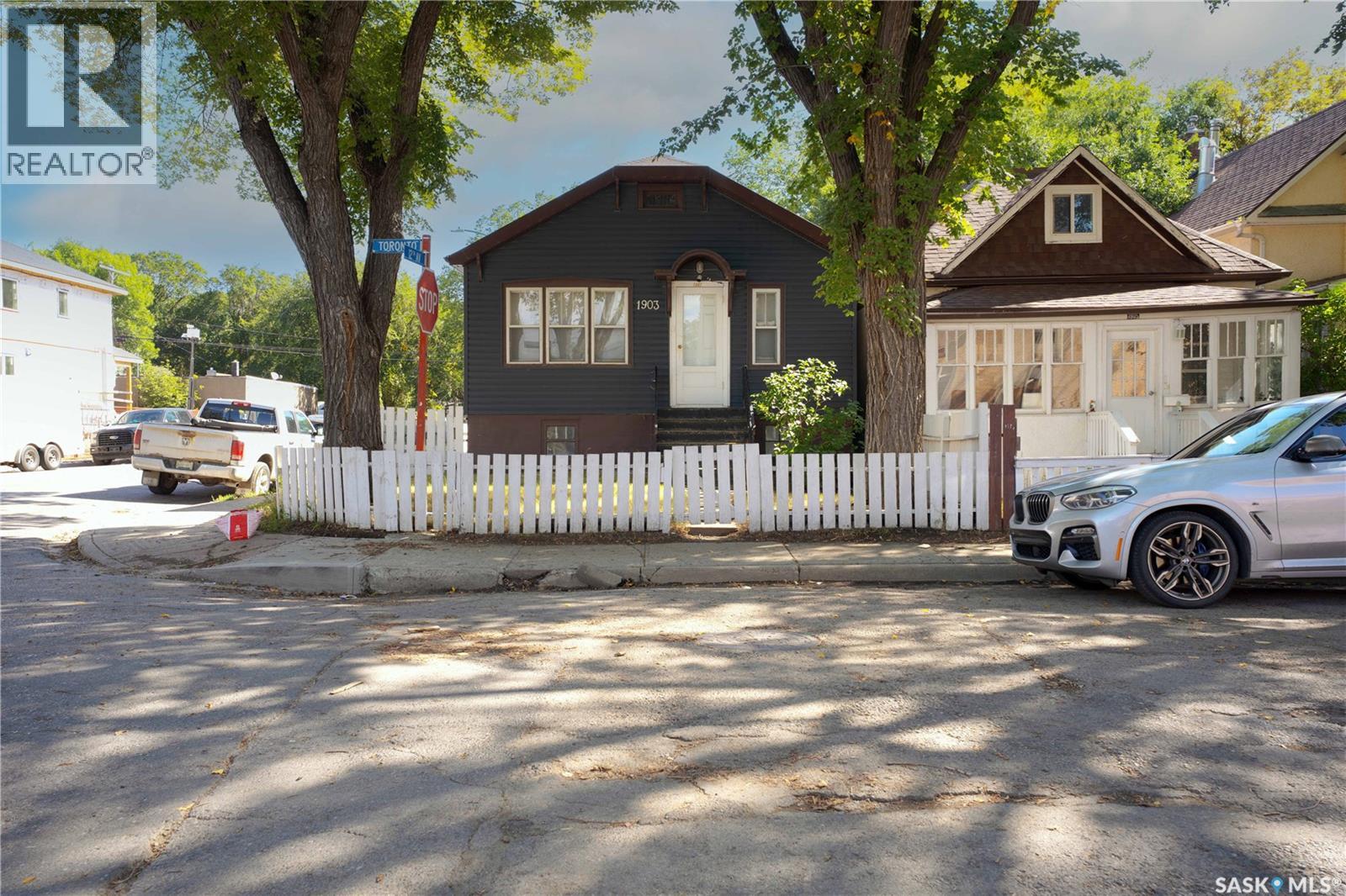 1903 Toronto STREET - 1