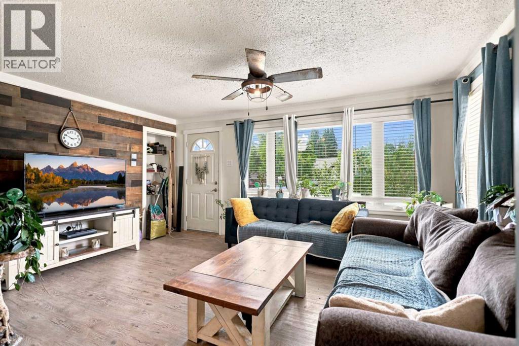 Listing photo – 4625 47 Street, Sylvan Lake