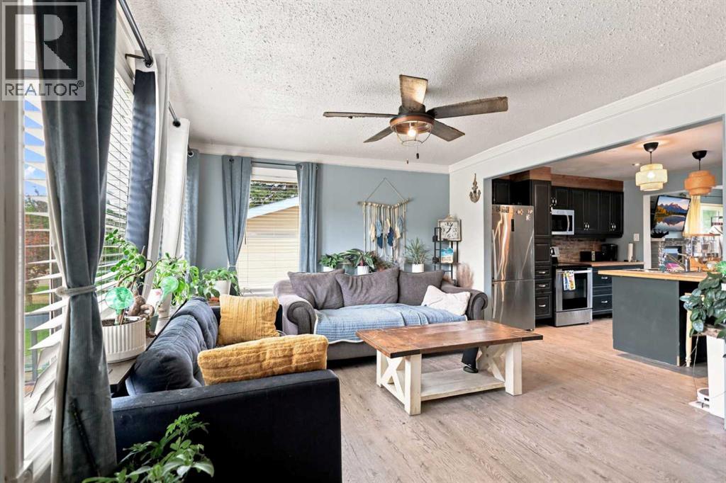 Listing photo – 4625 47 Street, Sylvan Lake