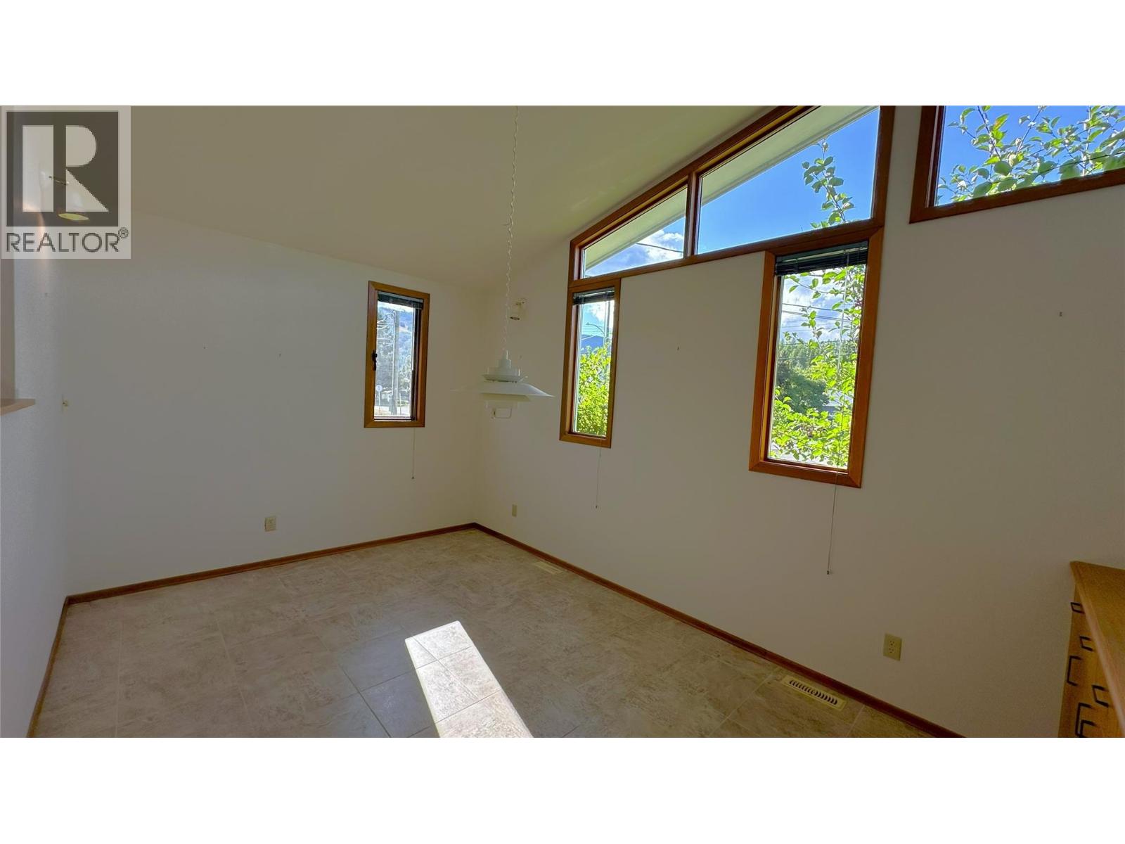 604 Moyie Street - Image 12