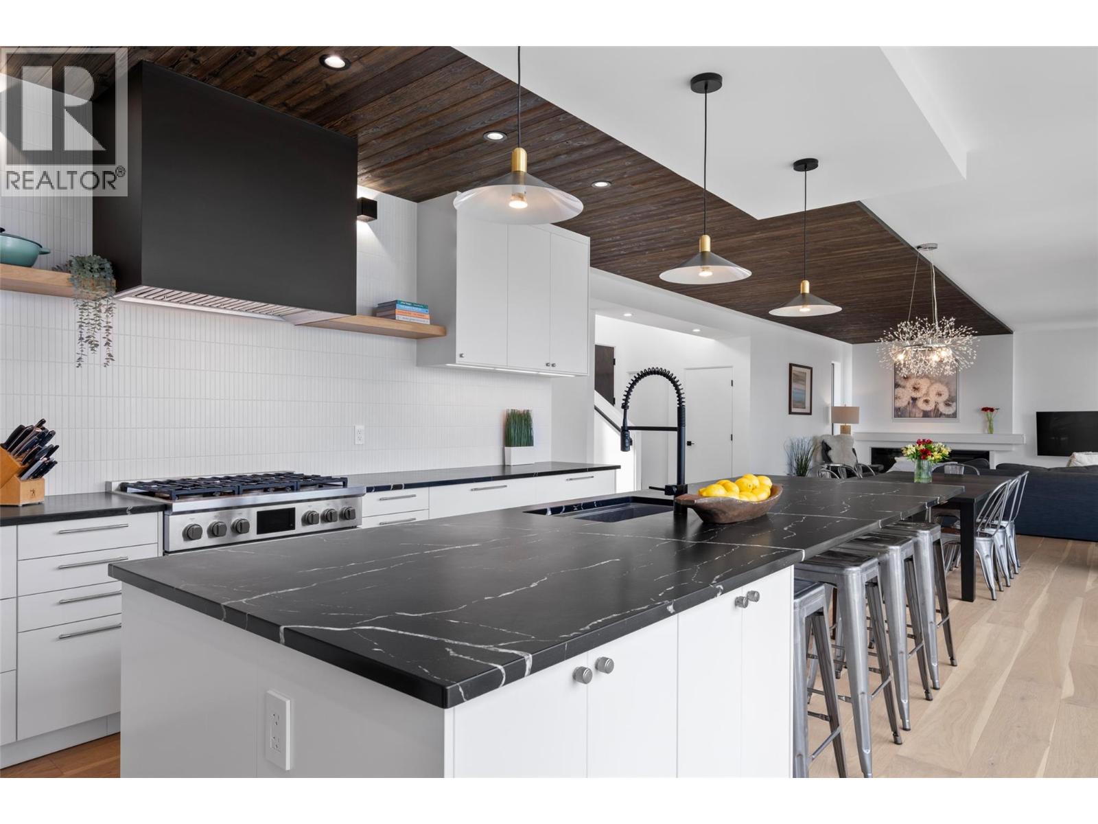 2179 Lupin Court - 8