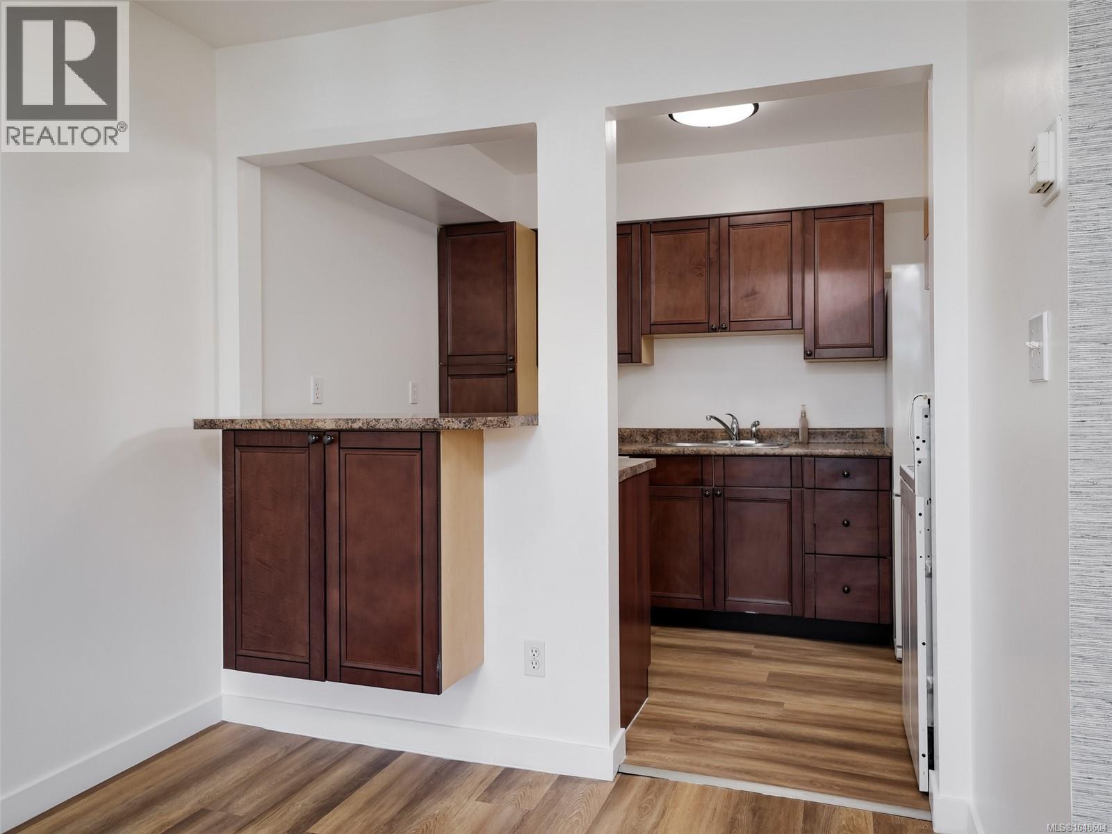 #4 740 Wilson St - 9