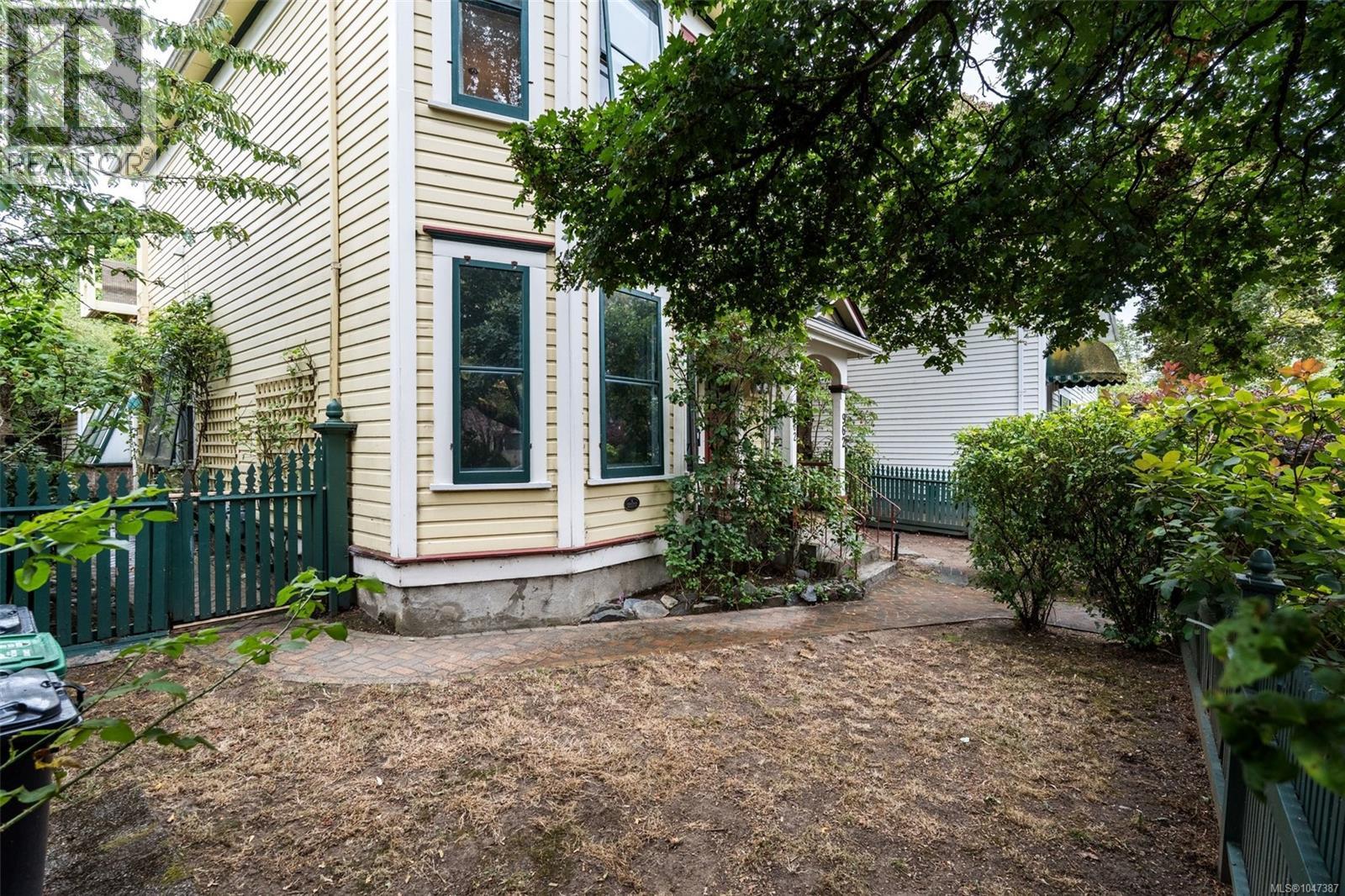  962 Fairfield Road, Victoria