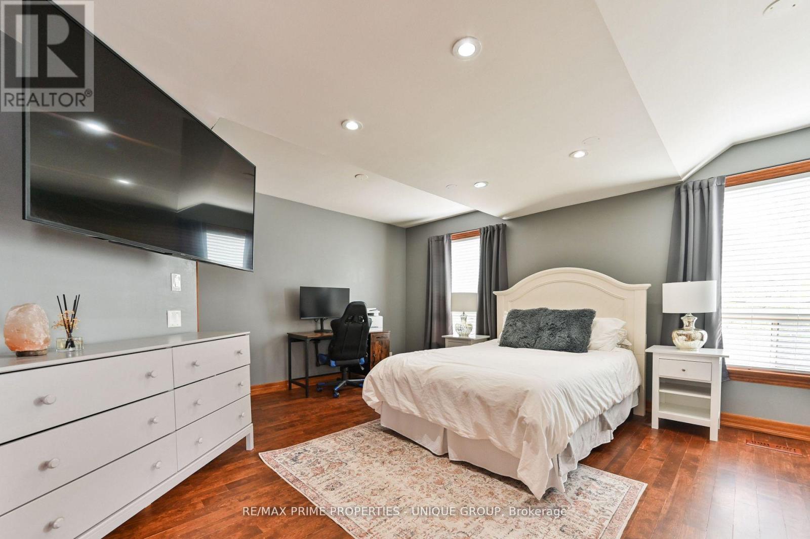 16 EASTWOOD AVENUE - 23