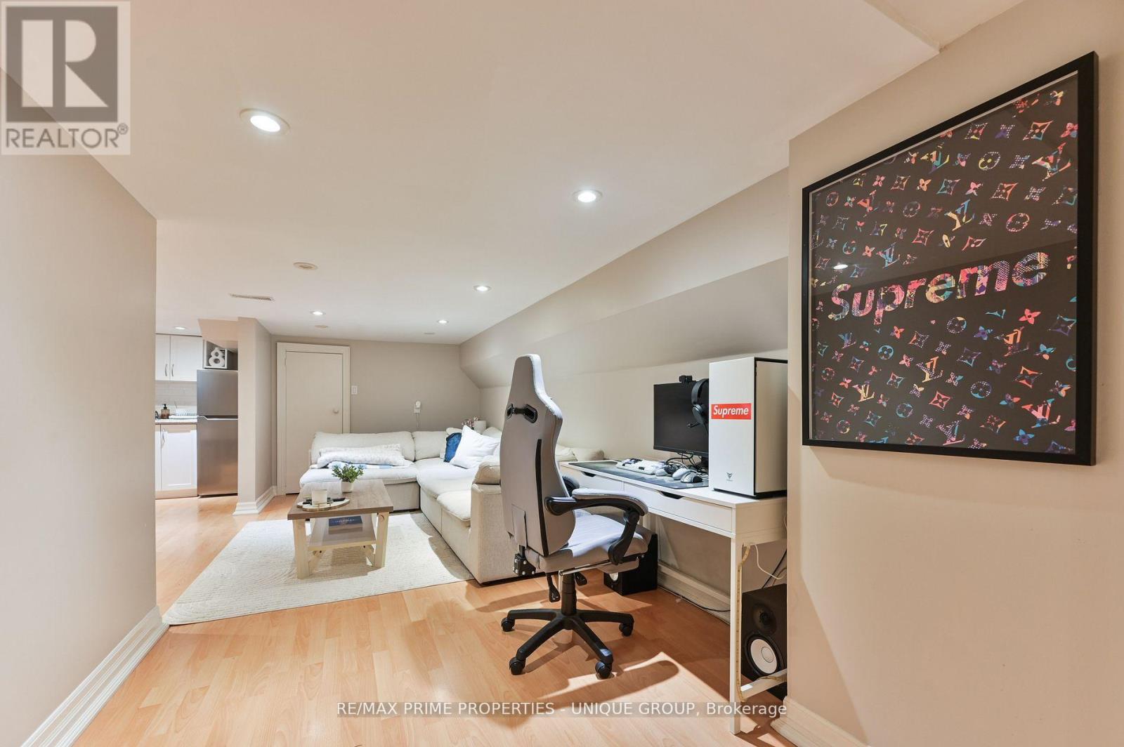 16 EASTWOOD AVENUE - 30
