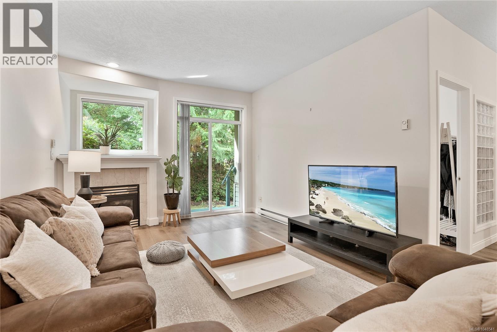 25 4525 Wilkinson Road, Saanich