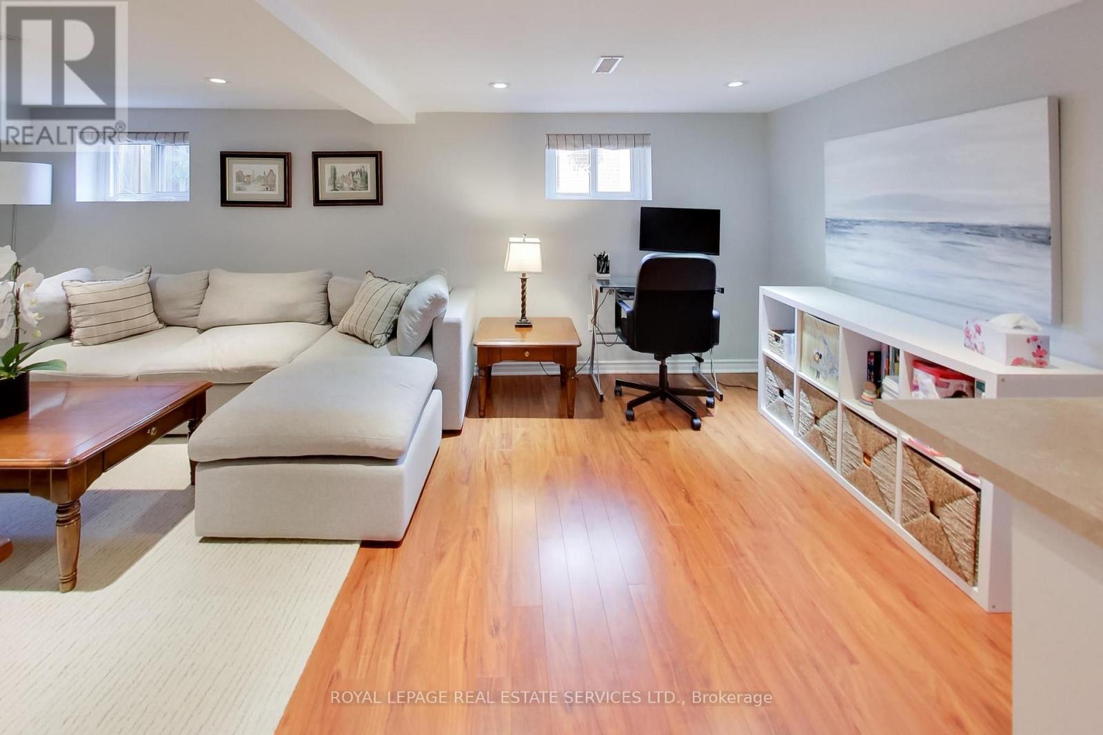 21 PARKER AVENUE - 16