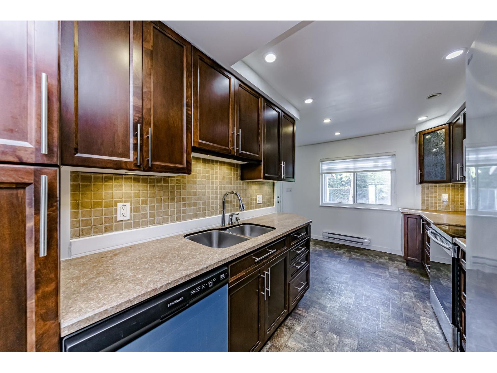 135 7325 140 STREET, Surrey