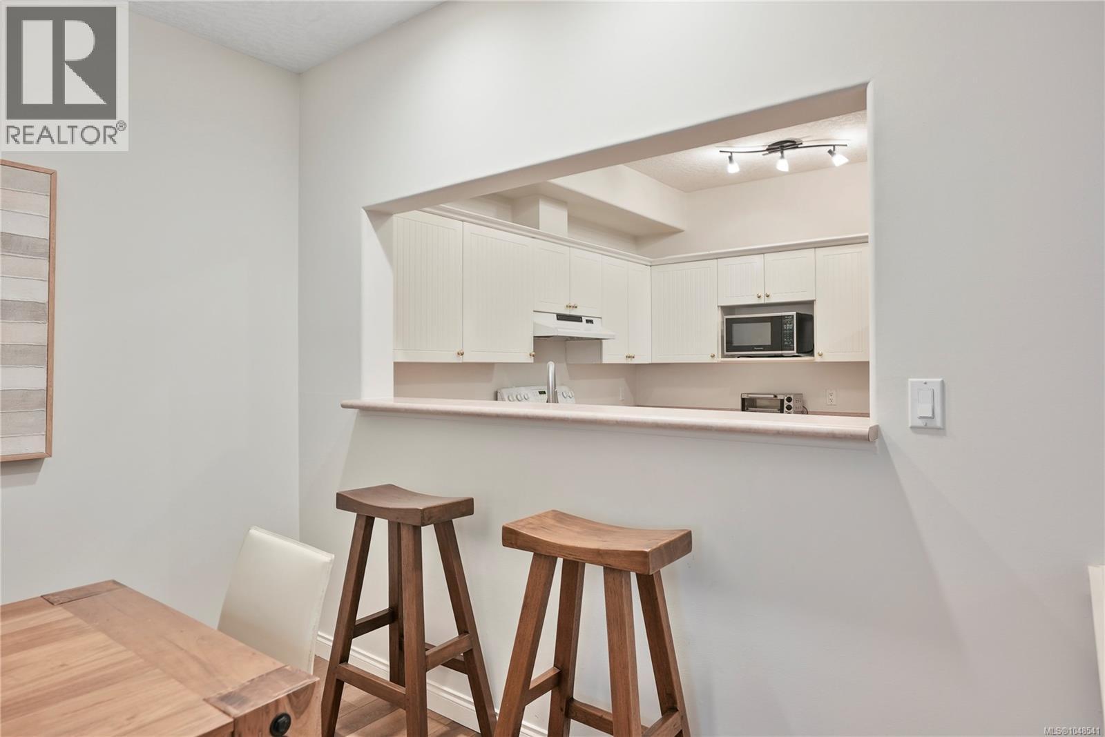 25 4525 Wilkinson Road, Saanich