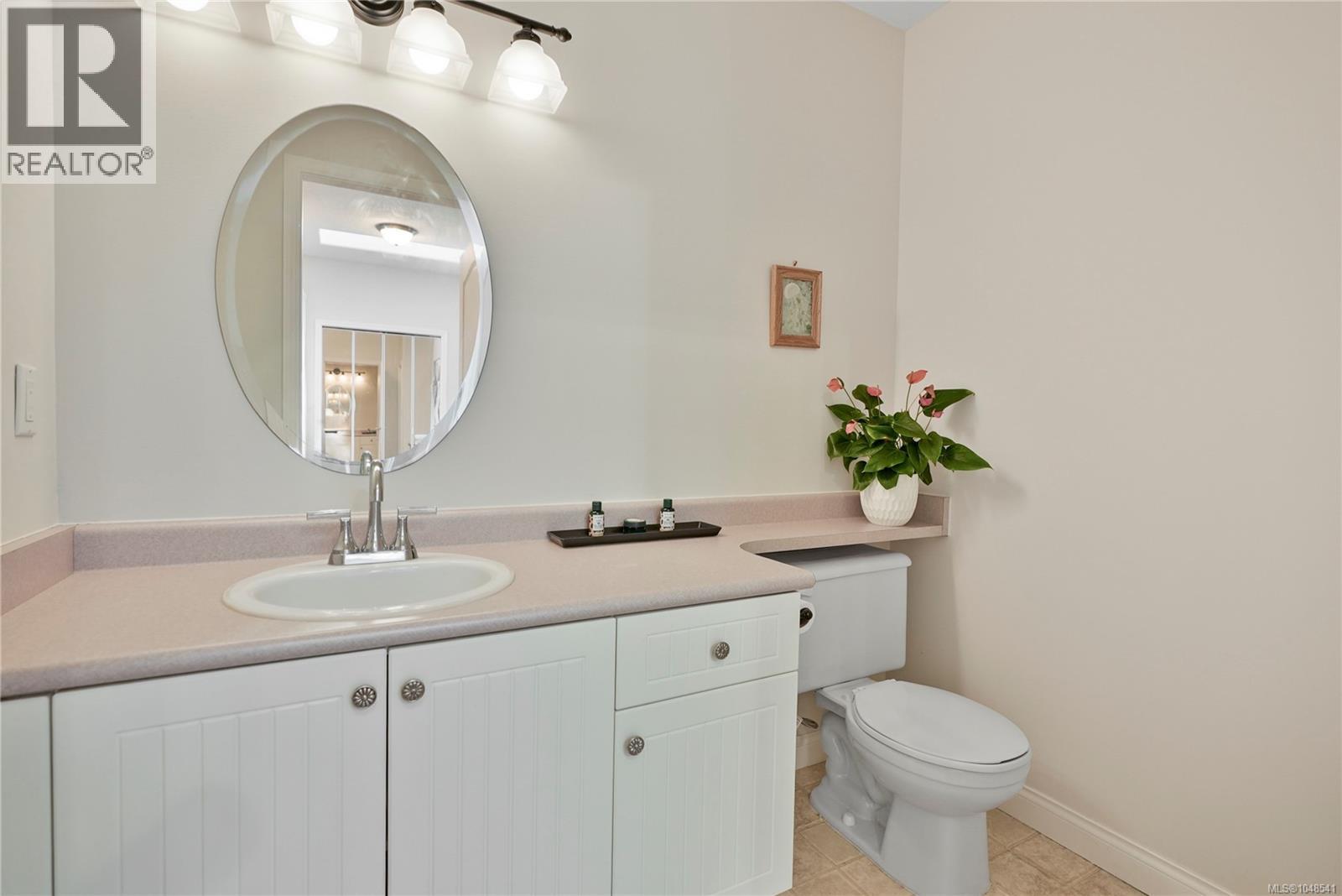 25 4525 Wilkinson Road, Saanich