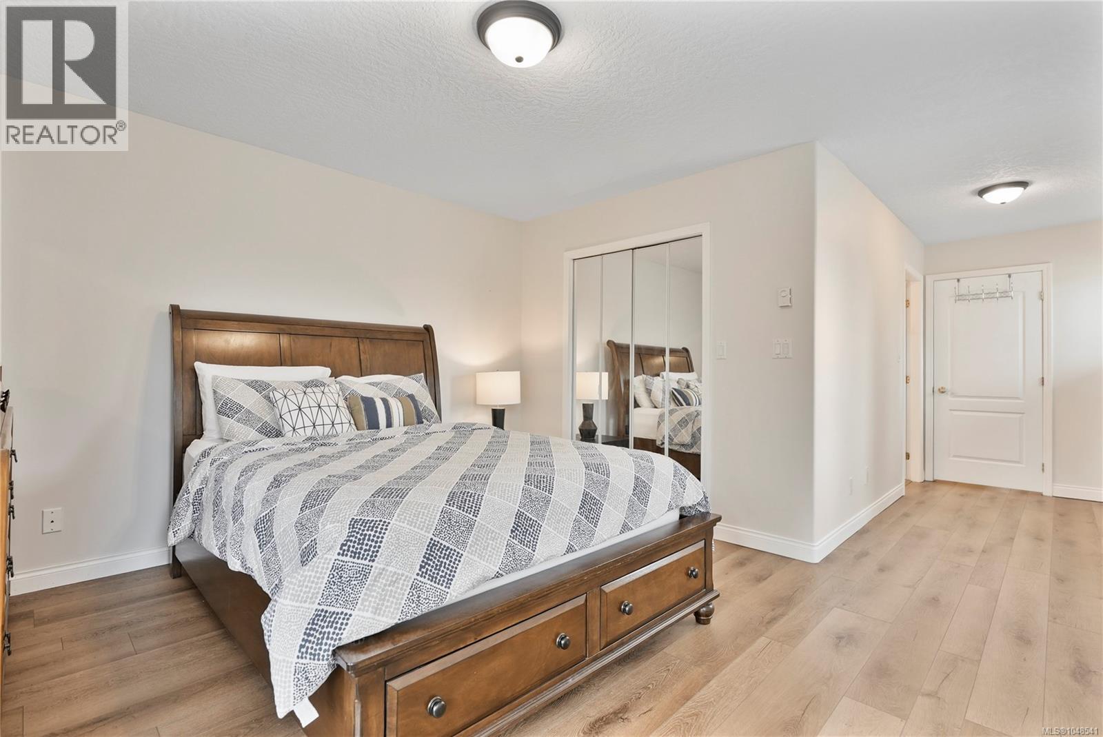 25 4525 Wilkinson Road, Saanich